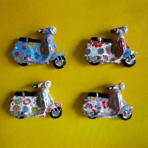 calamita vespa fiorellini - andrea fanciaresi vendita online